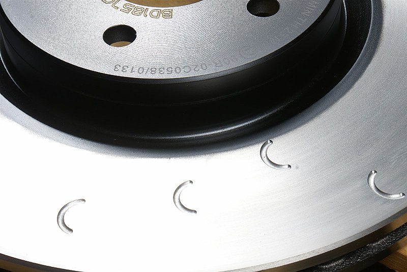 Ford Puma 1.5 ST Front C-Hook Grooved Discs with HALO Brake Pads