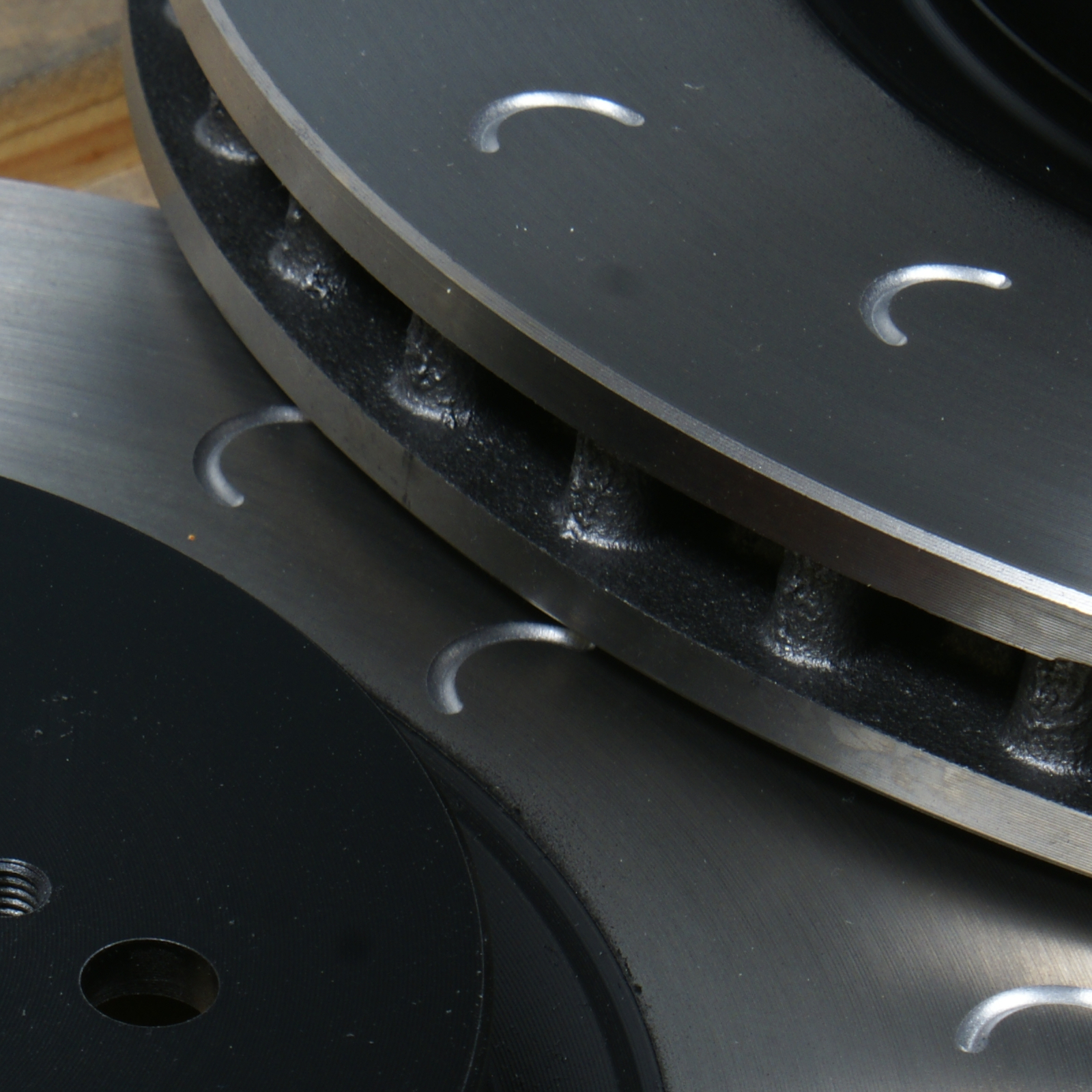 Focus ST 250 Front C-Hook Brake Discs and Mintex Pads - Image 3